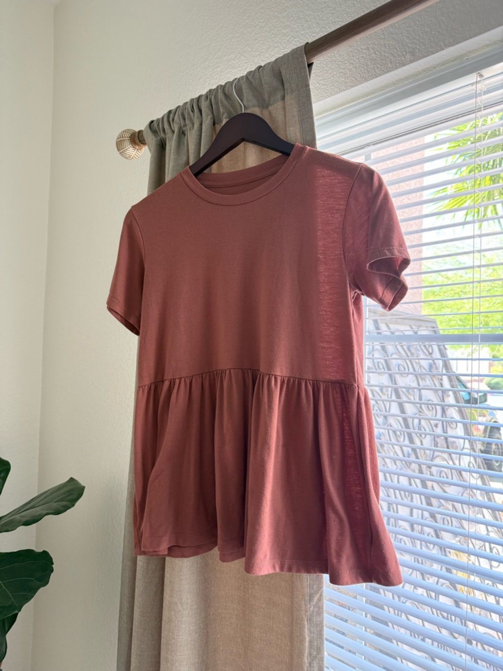 American Eagle Outfitters Short Sleeve Peplum Top in Rose Mauve